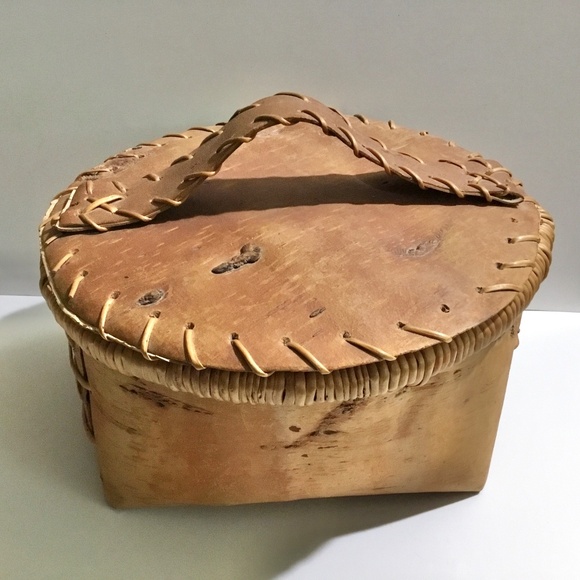 Vintage Authentic Signed Chipewyan Indian Birch Bark Basket - Picture 1 of 12